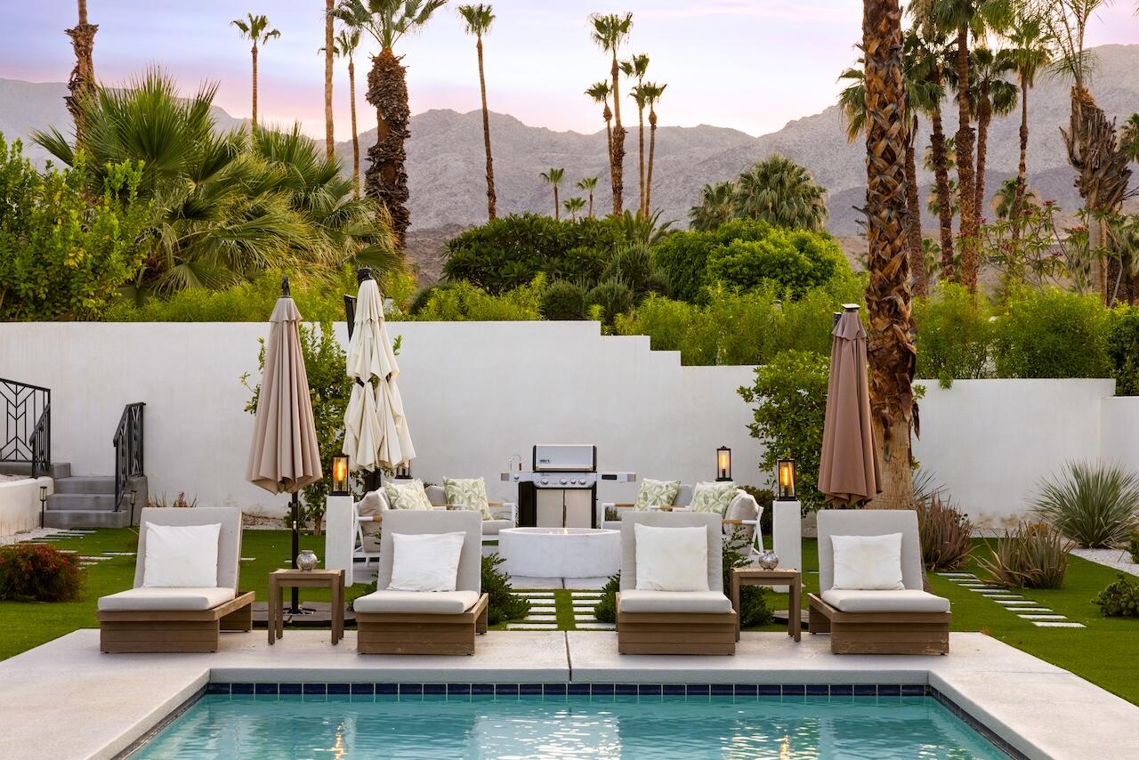 72870 Bel Air Road, Unit 3 Palm Desert, CA 92260 - Photo 29 of 35 a view of table and chairs on roof deck