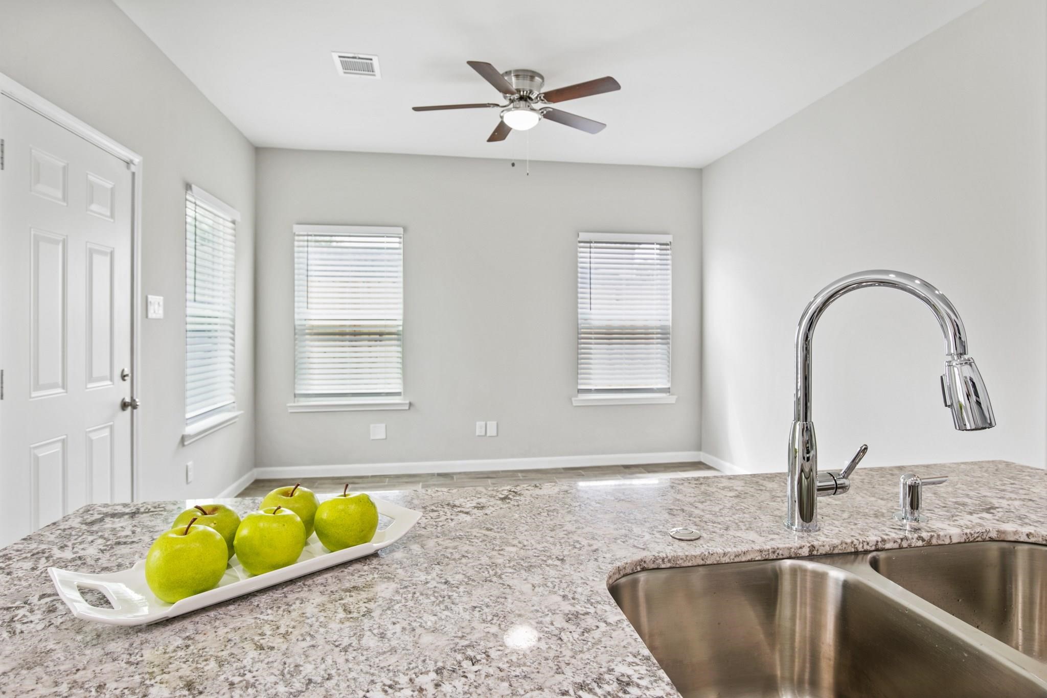 5911 Westover Street Houston, TX 77033 - Photo 9 of 21