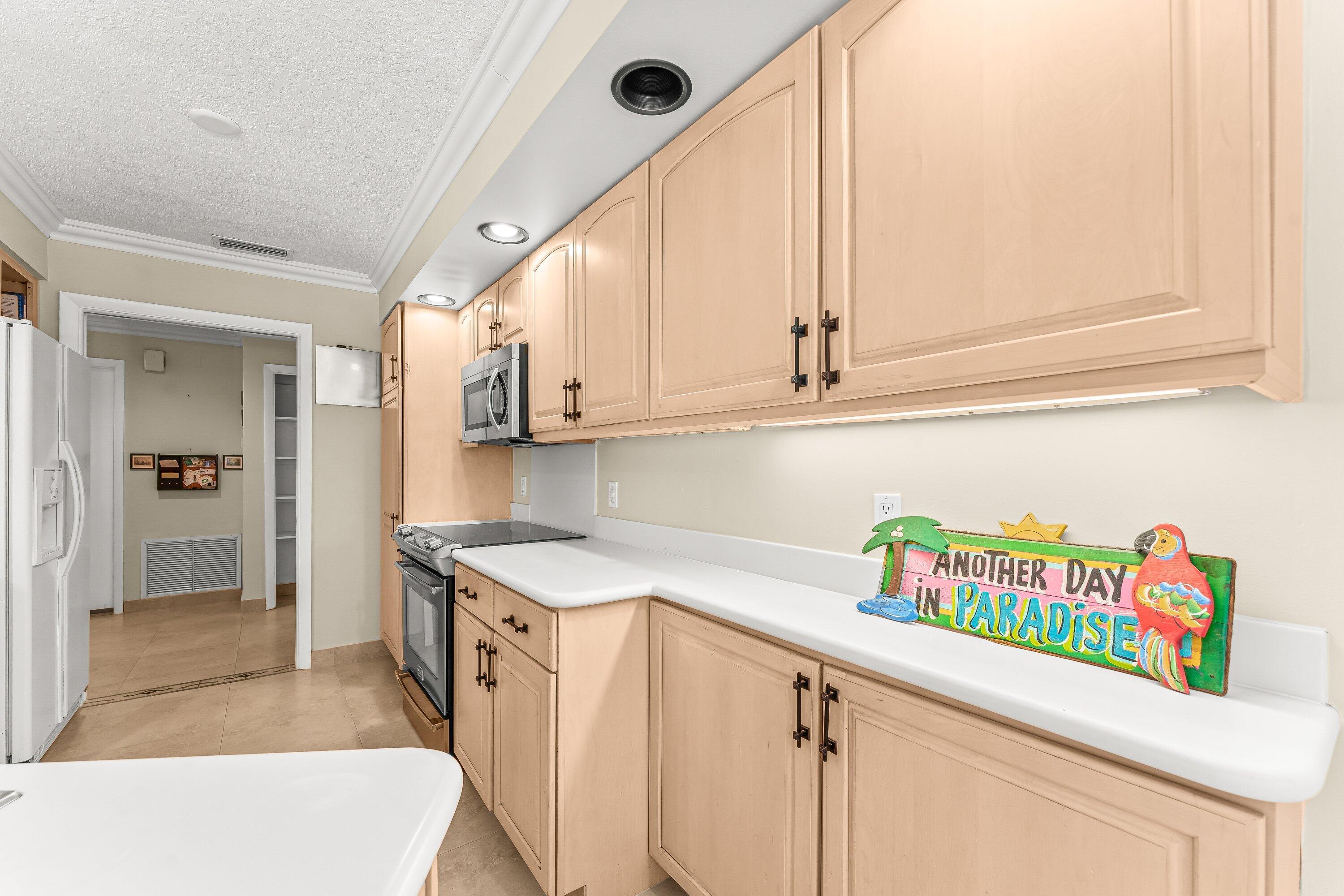 2301 Banyan Road Boca Raton, FL 33432 - Photo 15 of 48 012-2301BanyanRoad-BocaRaton-FL-33432-SM