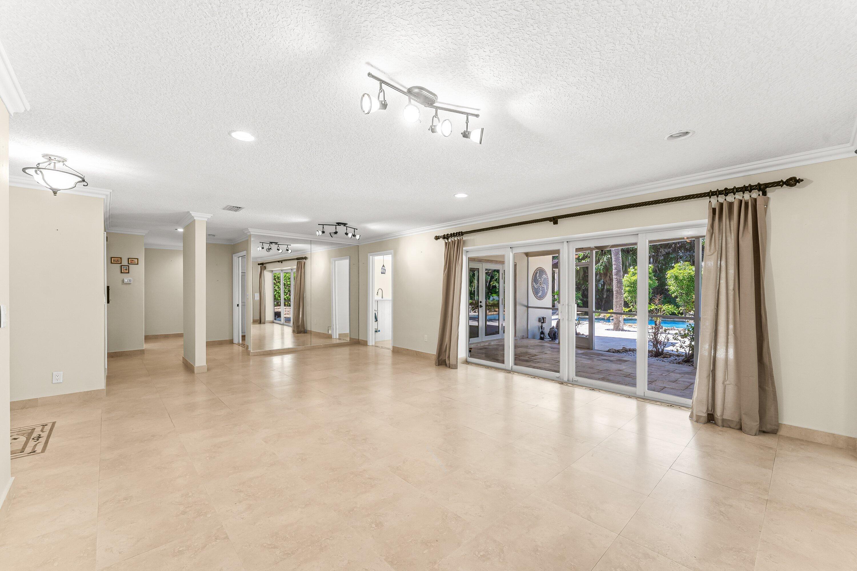 2301 Banyan Road Boca Raton, FL 33432 - Photo 9 of 48 016-2301BanyanRoad-BocaRaton-FL-33432-SM