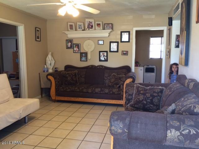 3745 West Osborn Road Phoenix, AZ 85019 - Photo 5 of 12 Osborn Living room