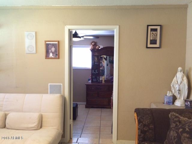 3745 West Osborn Road Phoenix, AZ 85019 - Photo 9 of 12 Osborn living room 4