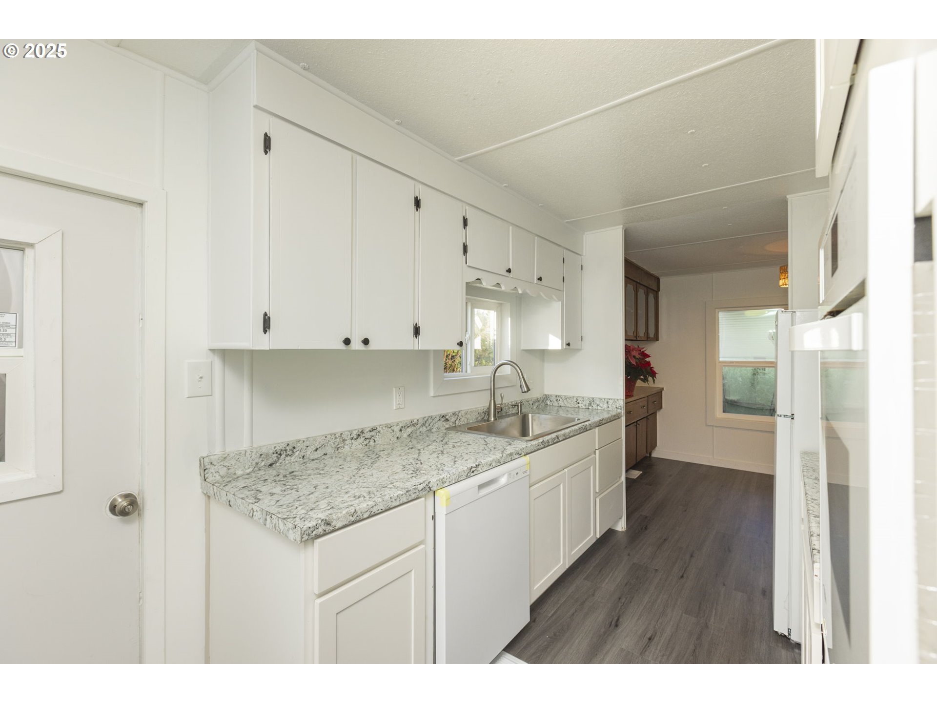 11624 Southwest Royal Villa Drive Portland, OR 97224 - Photo 23 of 43