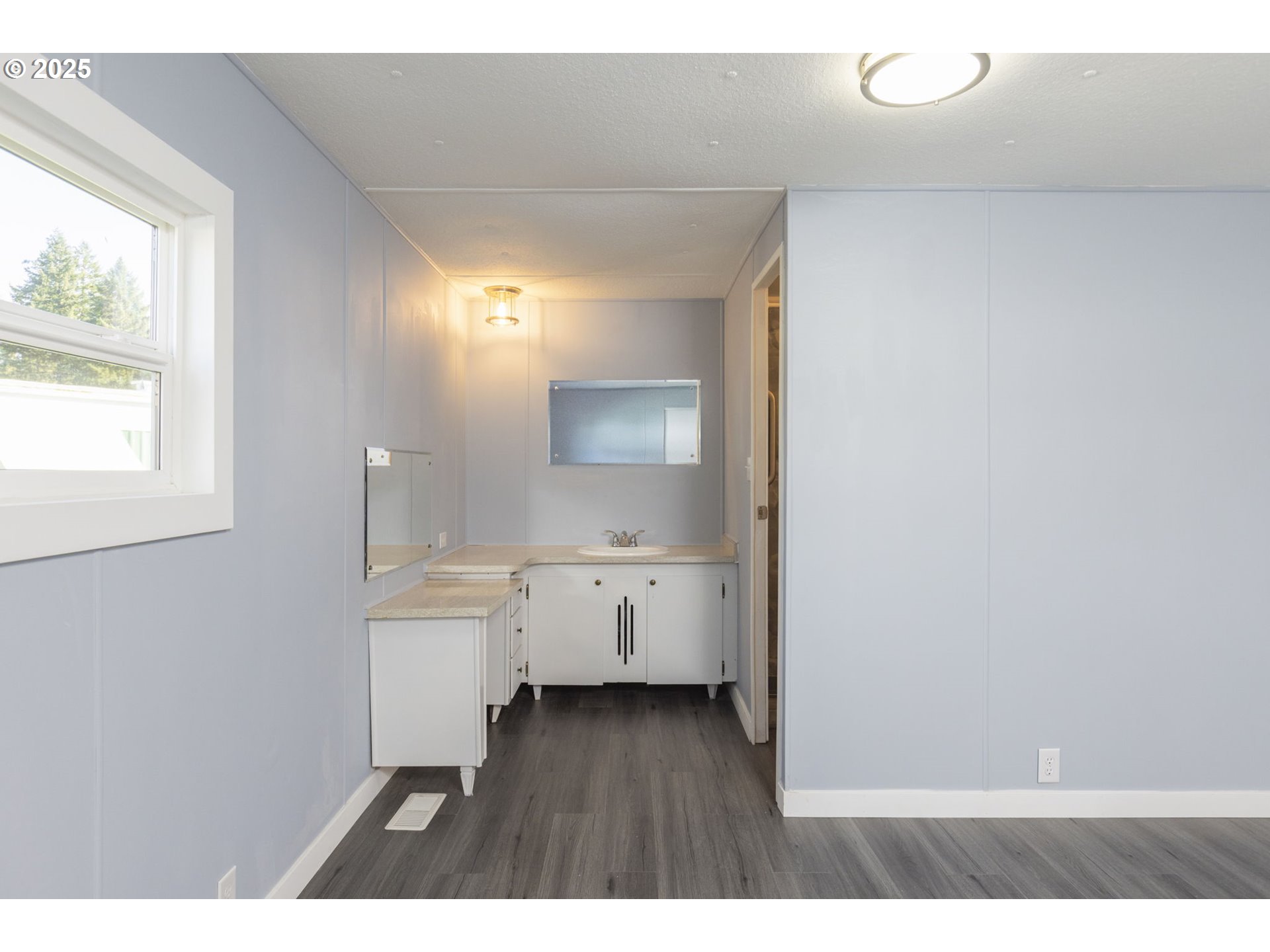 11624 Southwest Royal Villa Drive Portland, OR 97224 - Photo 28 of 43