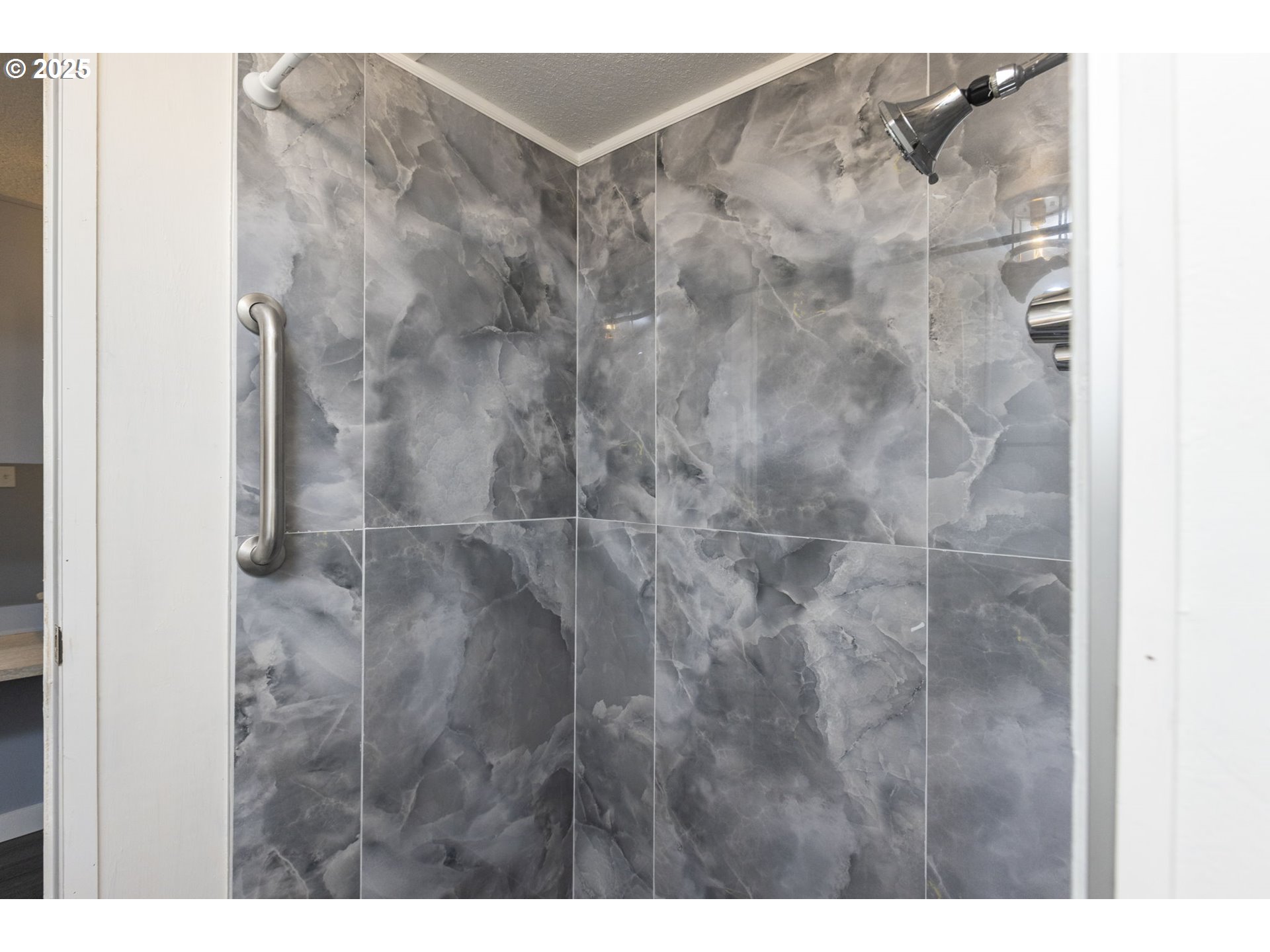 11624 Southwest Royal Villa Drive Portland, OR 97224 - Photo 31 of 43