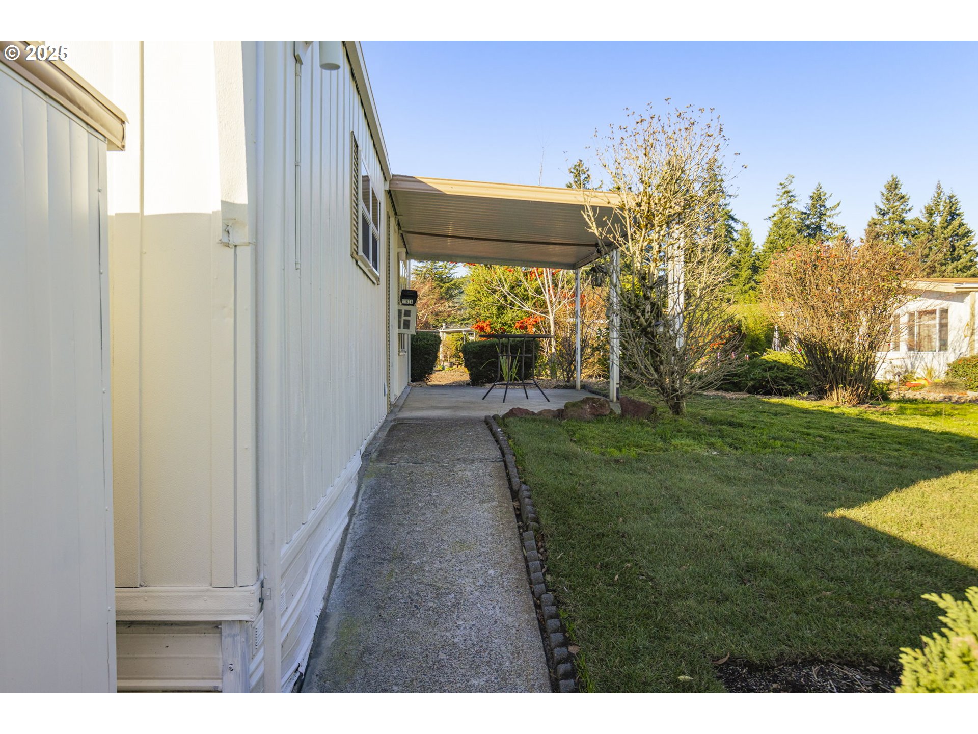 11624 Southwest Royal Villa Drive Portland, OR 97224 - Photo 7 of 43