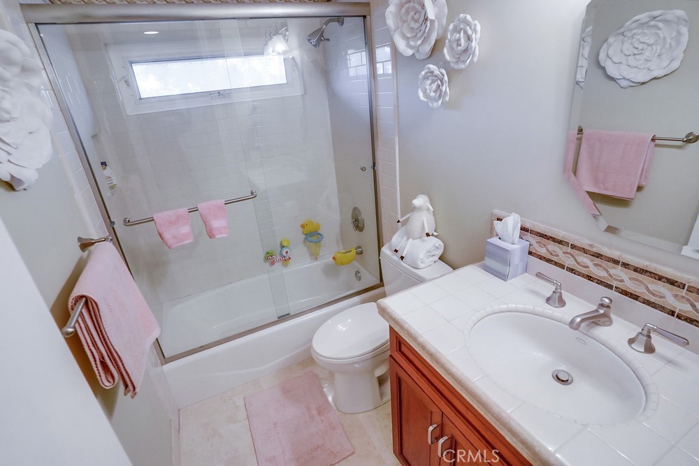 615 Edith Way Long Beach, CA 90807 - Photo 21 of 65 a bathroom with a sink toilet and a bathtub