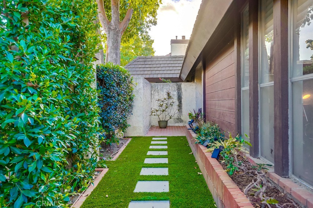 615 Edith Way Long Beach, CA 90807 - Photo 9 of 65 Well manicured yards