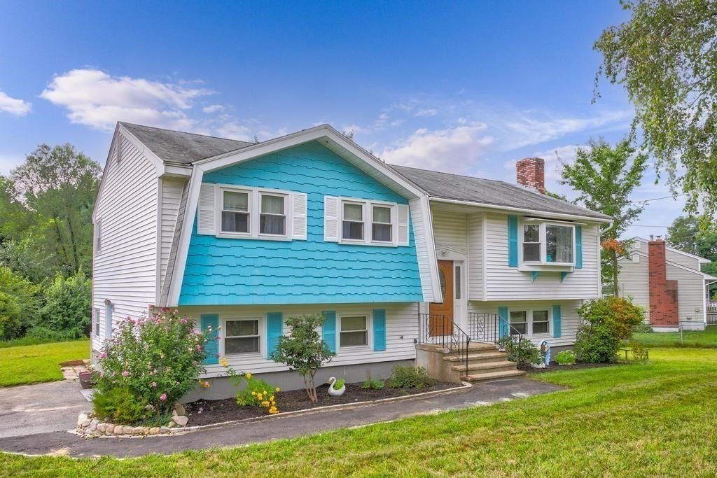 15 Windham Road Tewksbury, MA 01876 - Photo 3 of 22 Gallery Image 3