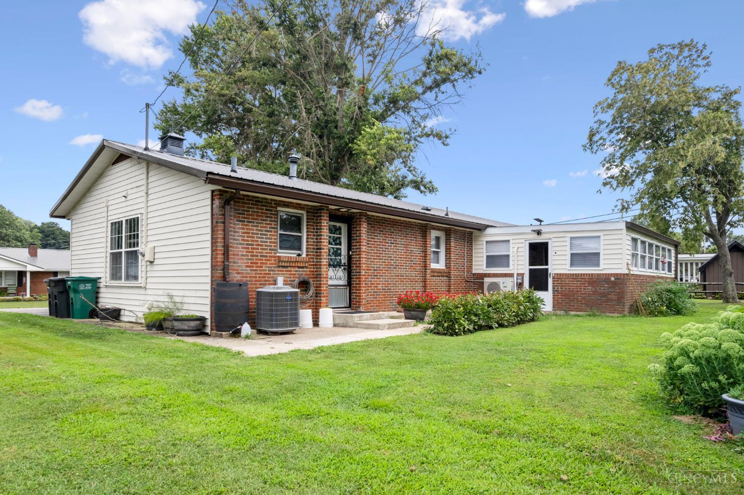 1725 Friendship Road Aberdeen, OH 45101 - Photo 3 of 34 Gallery Image 3