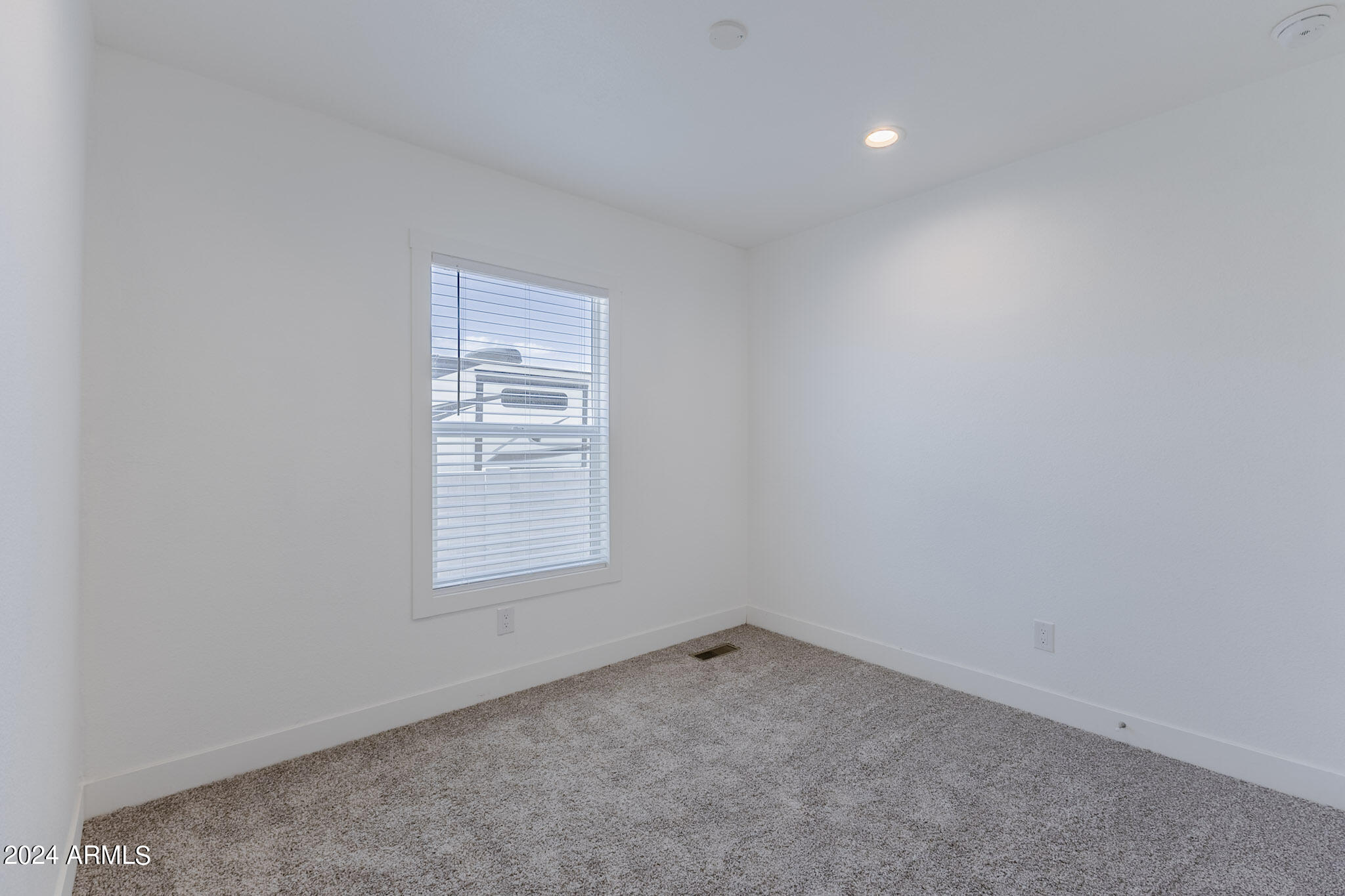2234 South Descanso Road Apache Junction, AZ 85119 - Photo 19 of 25 an empty room with a window