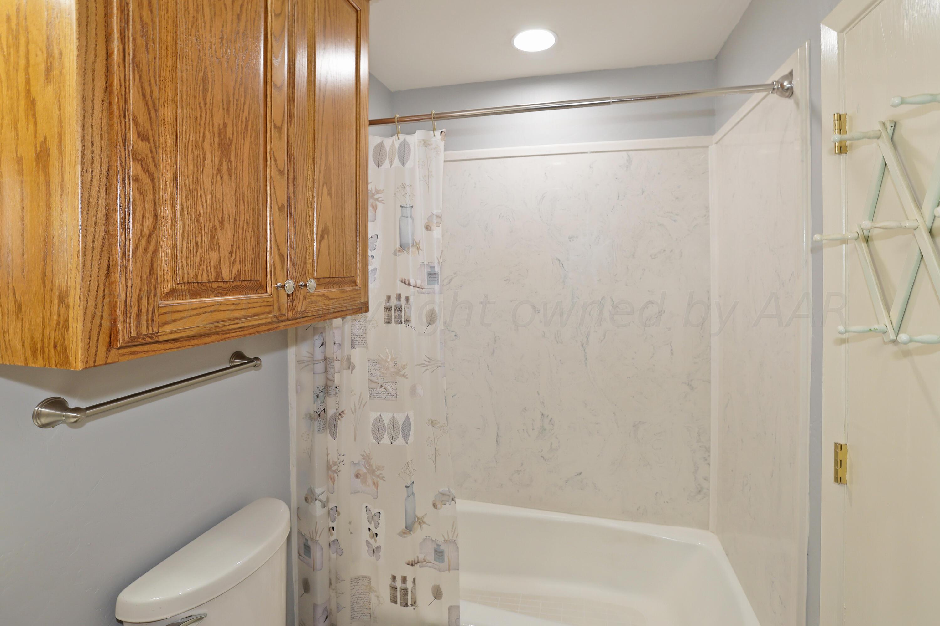 5305 Alvarado Road Amarillo, TX 79106 - Photo 19 of 23 Bathroom3