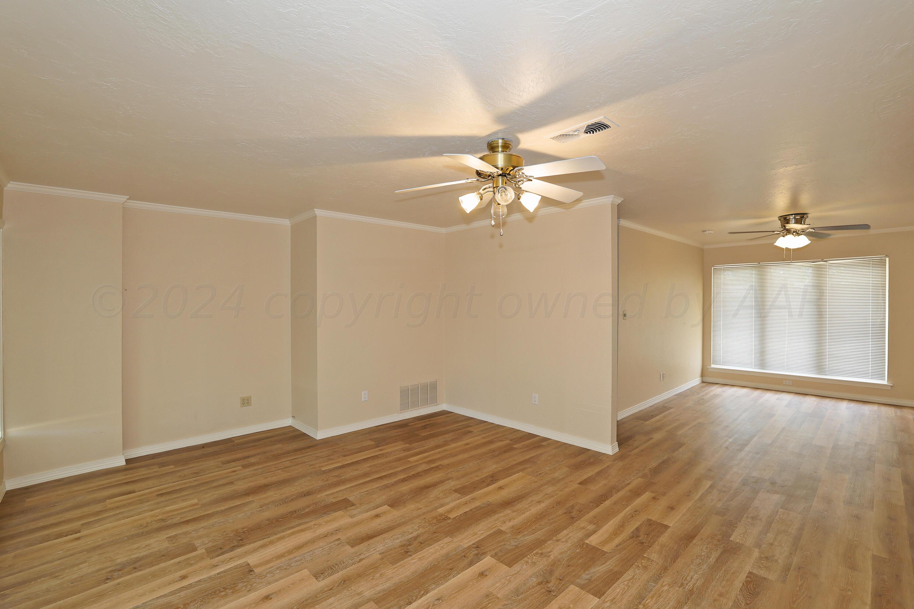 5305 Alvarado Road Amarillo, TX 79106 - Photo 3 of 23 Living Area & Dining