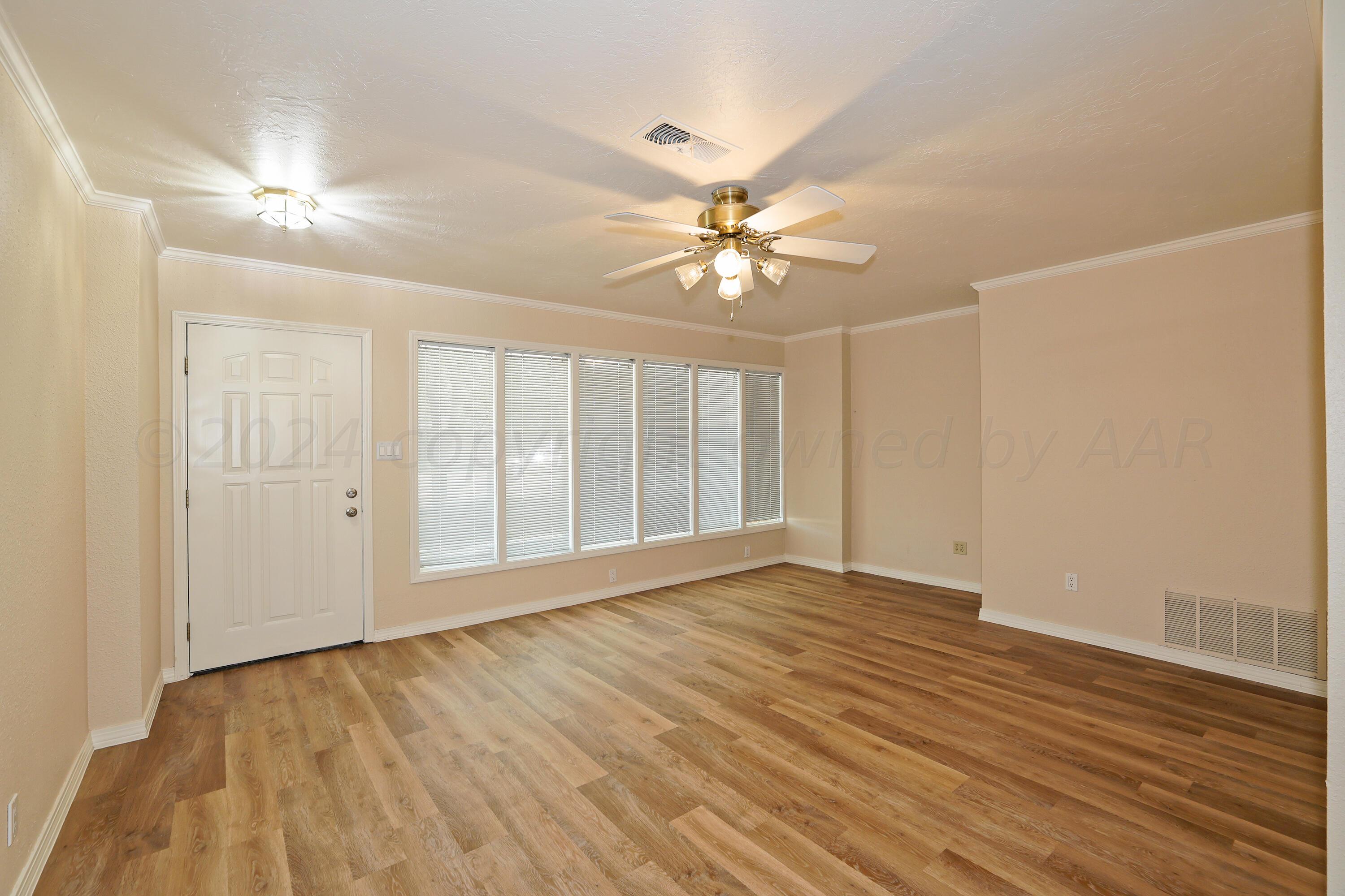 5305 Alvarado Road Amarillo, TX 79106 - Photo 4 of 23 Living Area