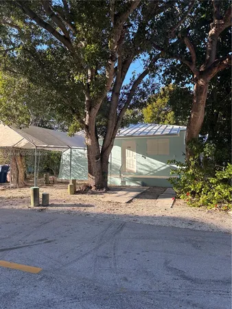 a view of yard with tree in front of it