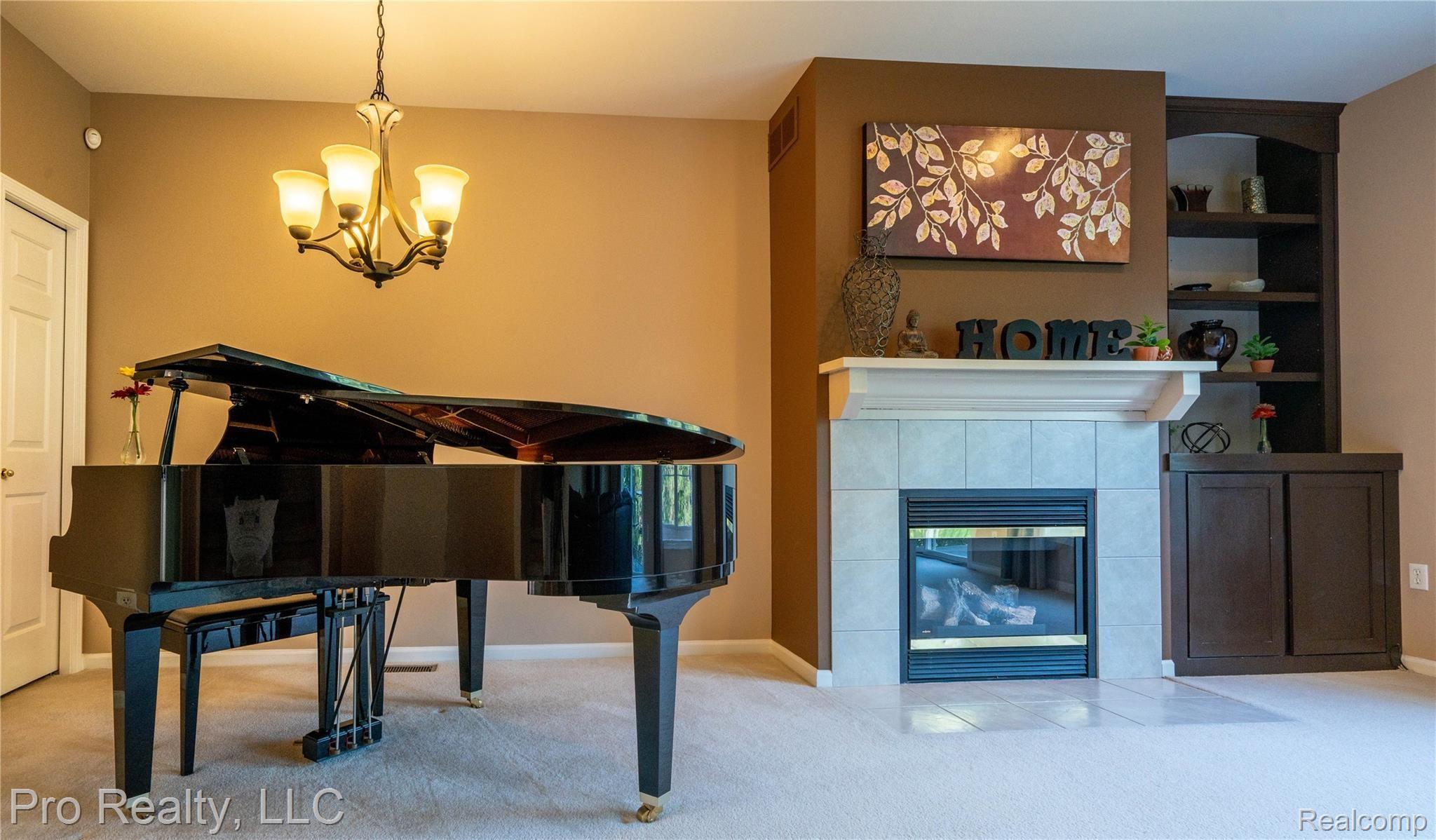 555 Cherry Orchard Road Canton, MI 48188 - Photo 8 of 23 555 Cherry-15.jpg