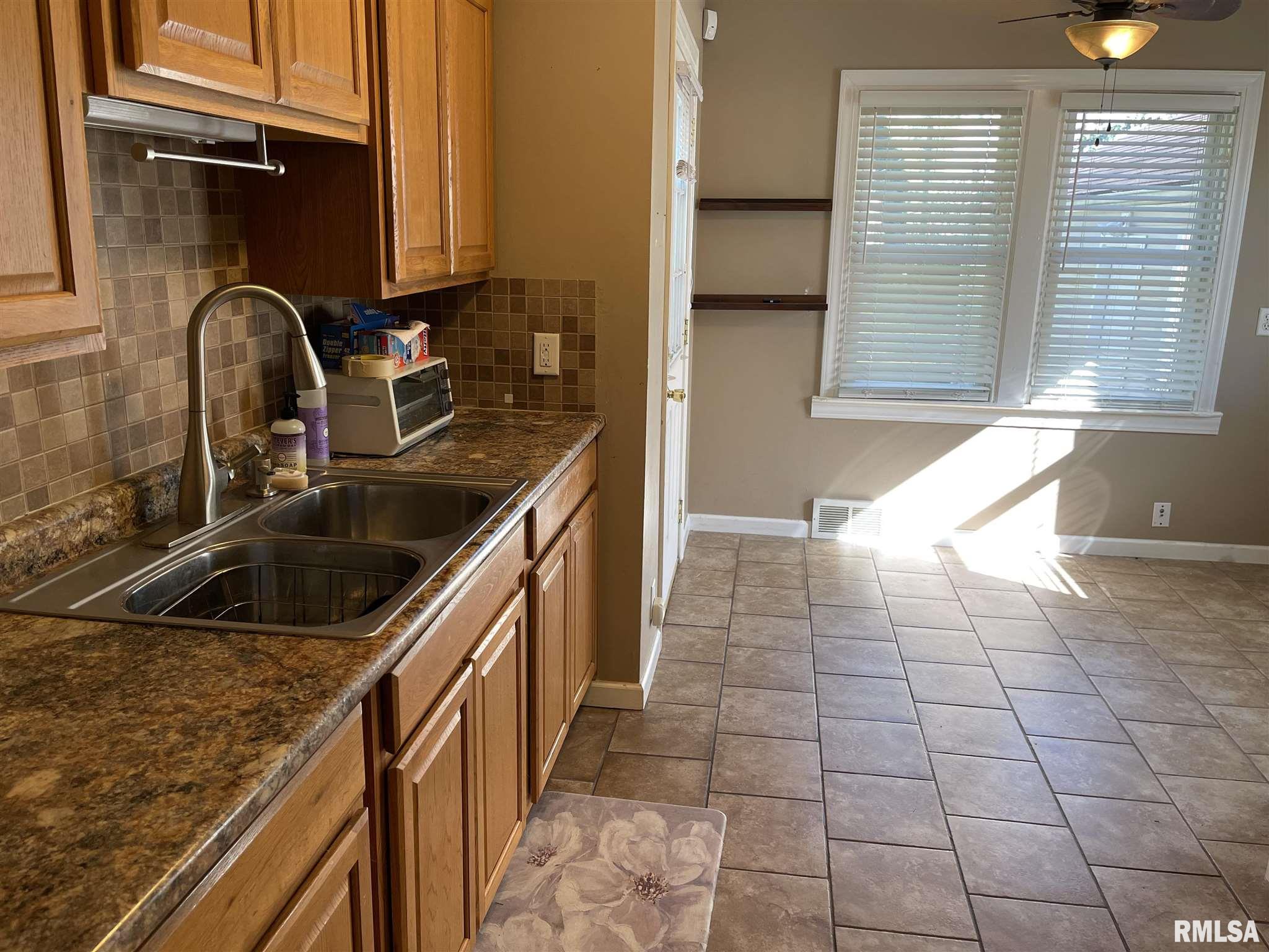 1220 North Rutledge Street Springfield, IL 62702 - Photo 6 of 15