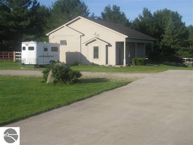 7575 Skegemog Point Road Williamsburg, MI 49690 - Photo 12 of 15 1702430-11.JPG
