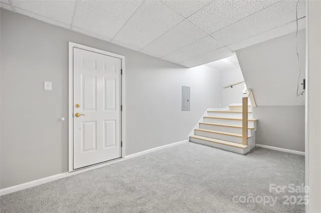 a view of empty room with window