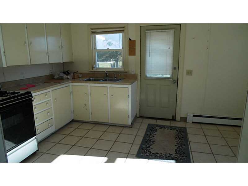 67 Winnapaug Road Westerly, RI 02891 - Photo 4 of 13 Kitchen.
