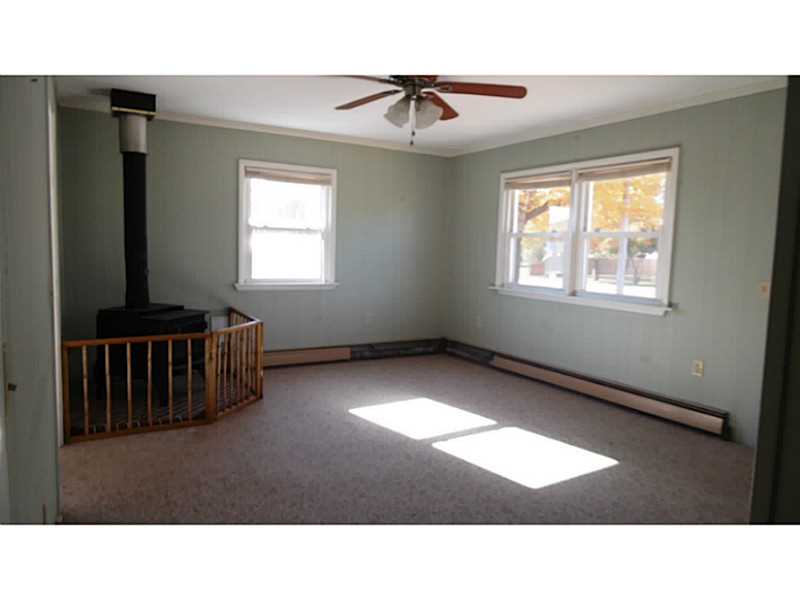 67 Winnapaug Road Westerly, RI 02891 - Photo 5 of 13 Living Room.