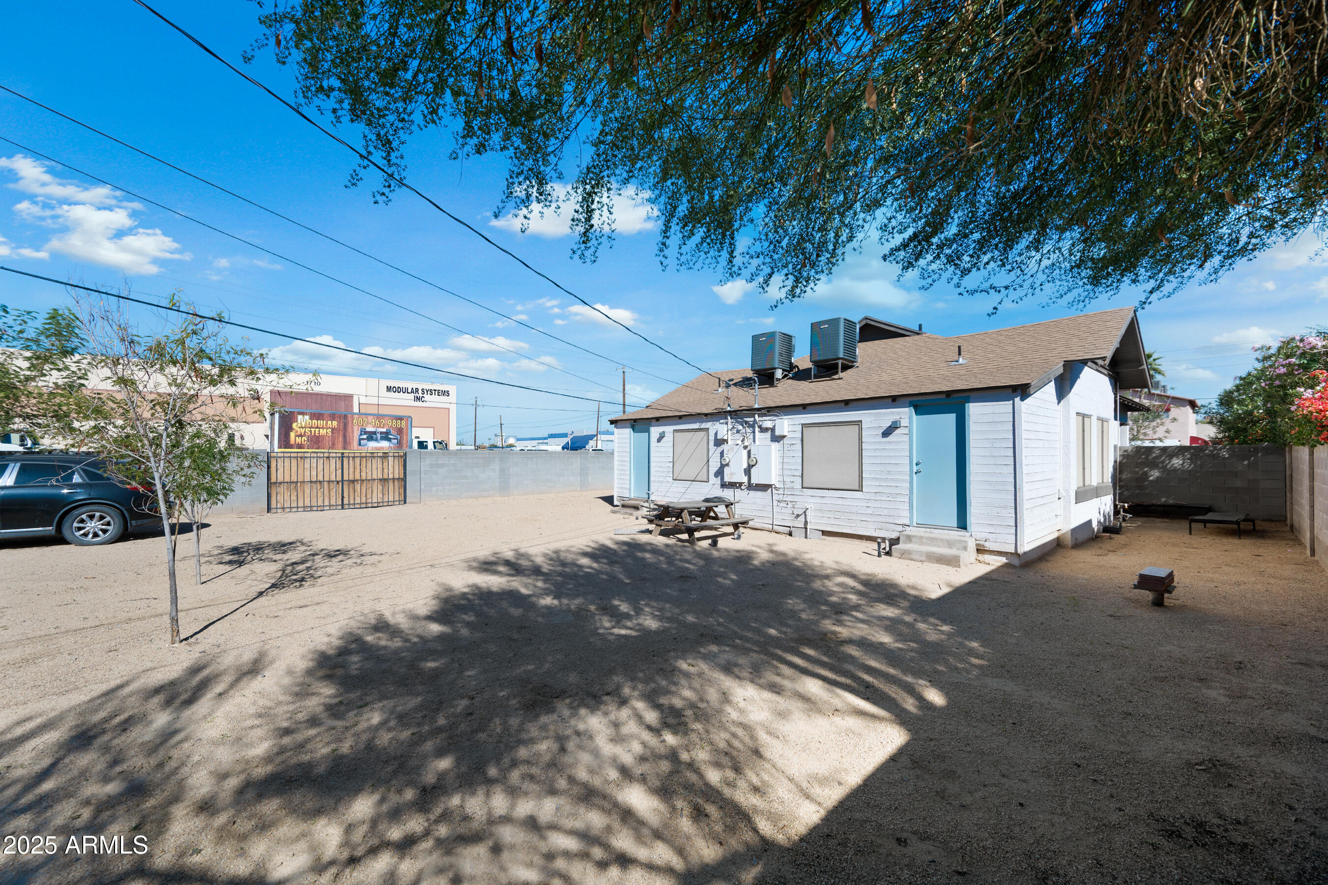 438 North 17th Avenue, Unit B Phoenix, AZ 85007 - Photo 18 of 19 a view of a house with a street