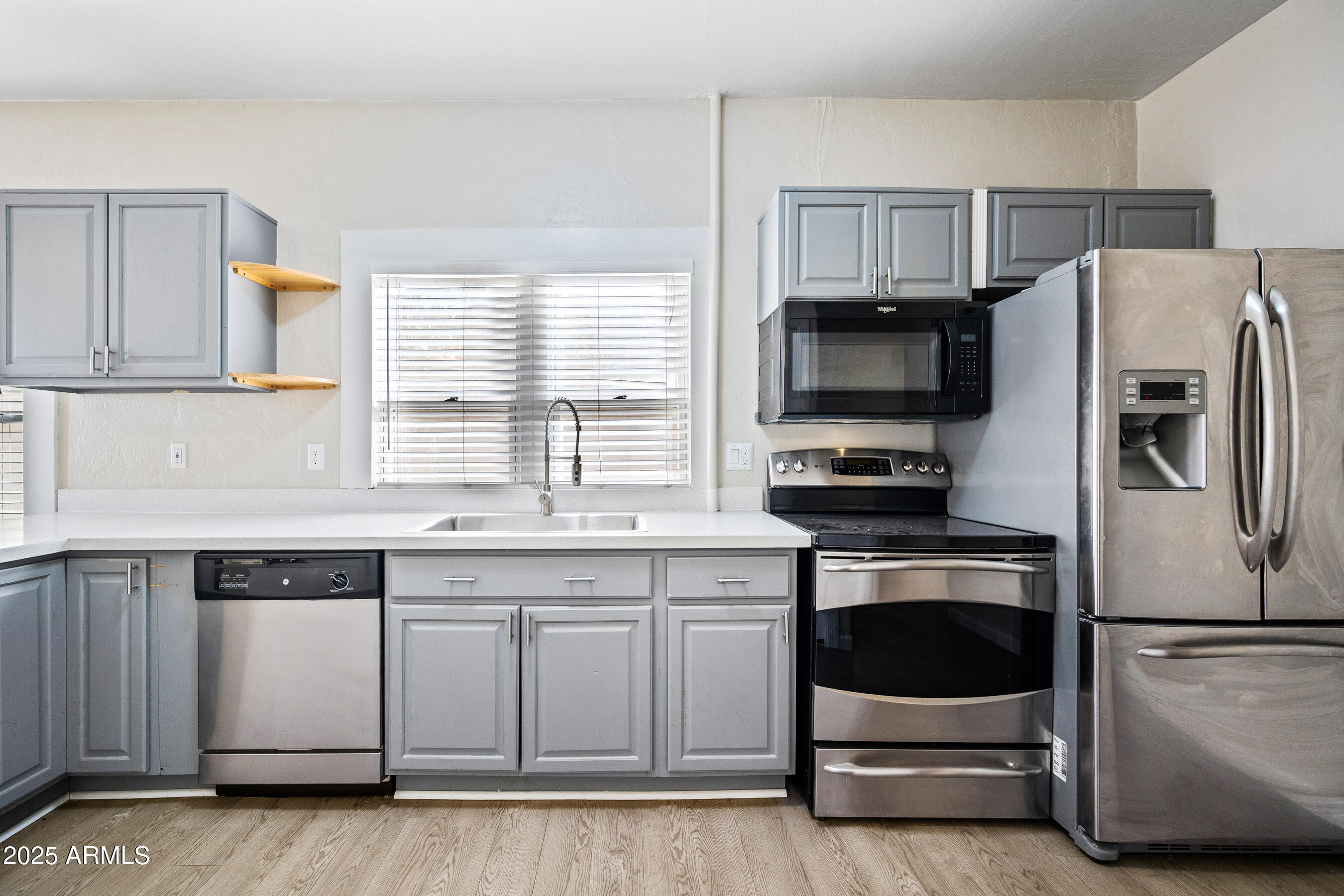 438 North 17th Avenue, Unit B Phoenix, AZ 85007 - Photo 9 of 19 a kitchen with a refrigerator stove and microwave