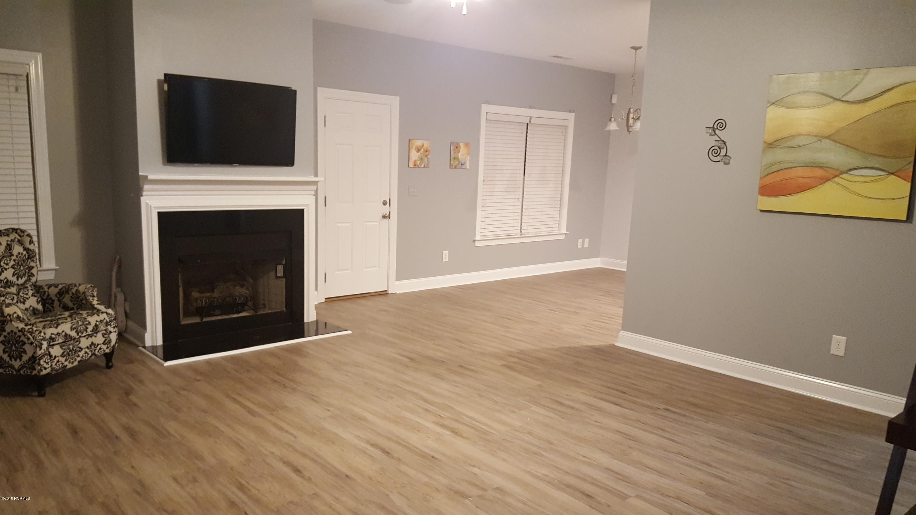 420 Bogue Loop Road Newport, NC 28570 - Photo 3 of 28 402 Bogue Loop living room copy