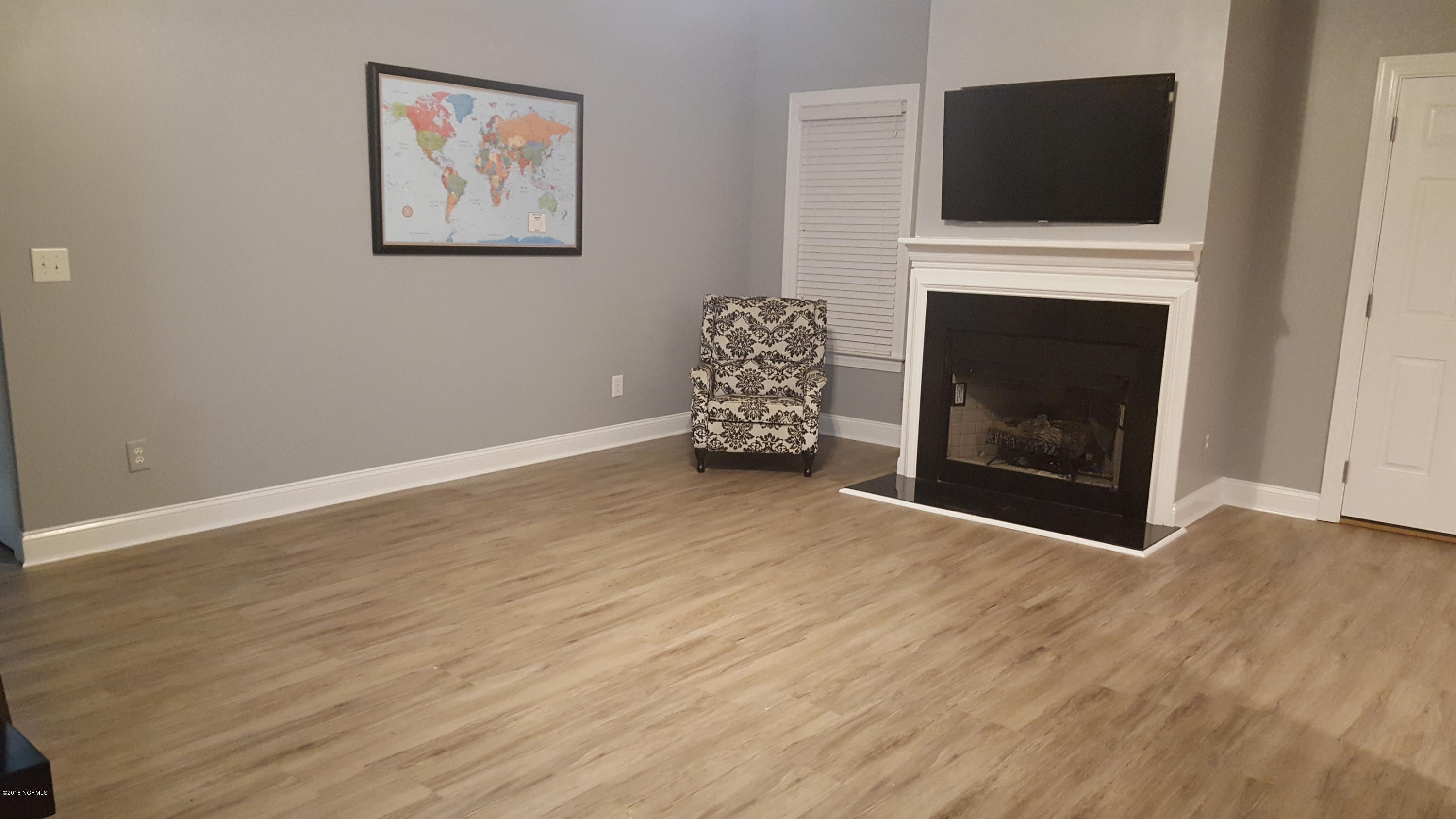 420 Bogue Loop Road Newport, NC 28570 - Photo 9 of 28 402 Bogue Loop living room 6