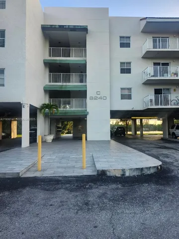 $295,500 | 8240 Southwest 210th Street, Unit 220, Cutler Bay, FL 33189