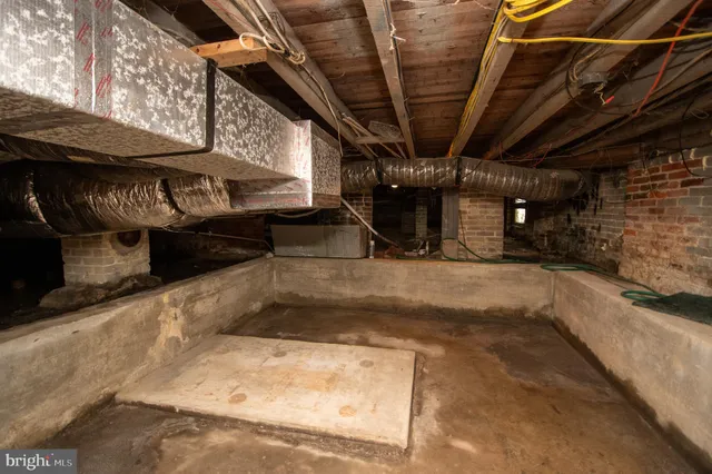 $220,000 | 34 Maryland Avenue, Crisfield, MD 21817