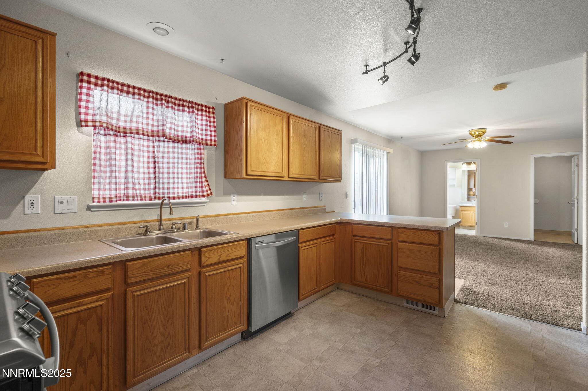 17782 Fossil Court Reno, NV 89508 - Photo 10 of 32 9-web-or-mls-_DSC9214