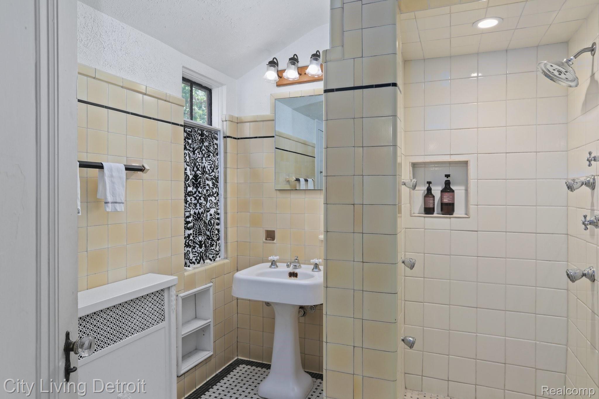 3386 Sherbourne Road Detroit, MI 48221 - Photo 31 of 50 3386 Sherbourne Road - Sherwood Forest