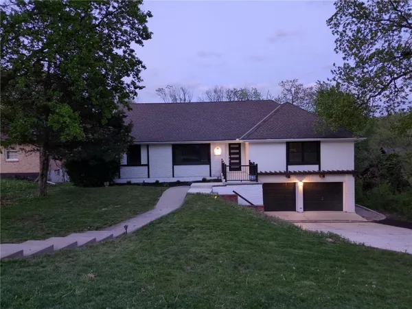 $780,000 | 3147 Black Swan Drive, Shawnee, KS 66216