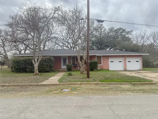 a view of a house with a back yard