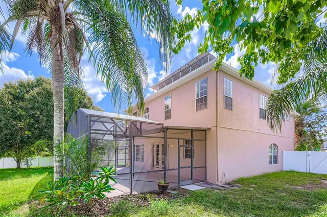 a view of backyard with a garden