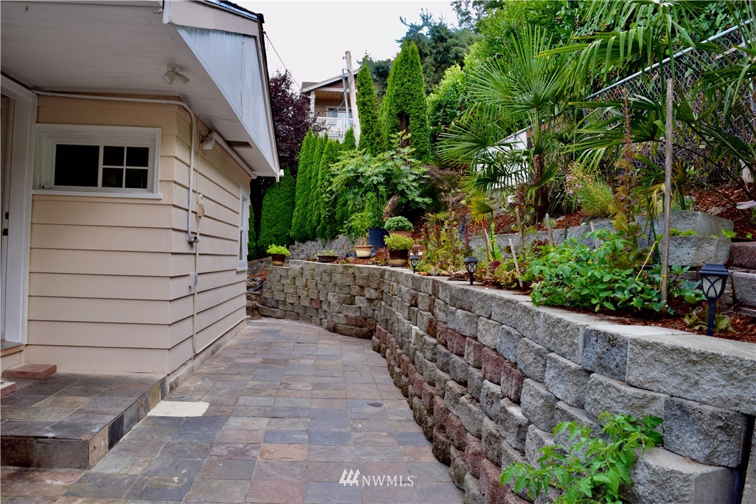 357 Lind Avenue Northwest Renton, WA 98057 - Photo 25 of 27 a view of a pathway both side of house