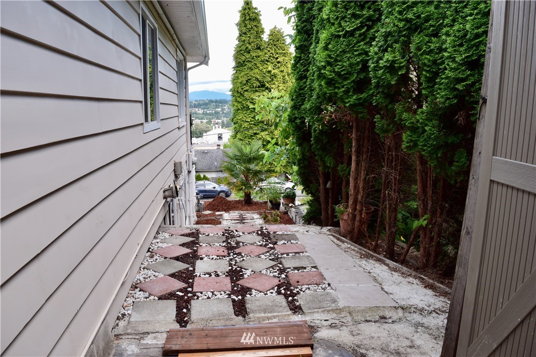 357 Lind Avenue Northwest Renton, WA 98057 - Photo 26 of 27 a view of a pathway with a backyard