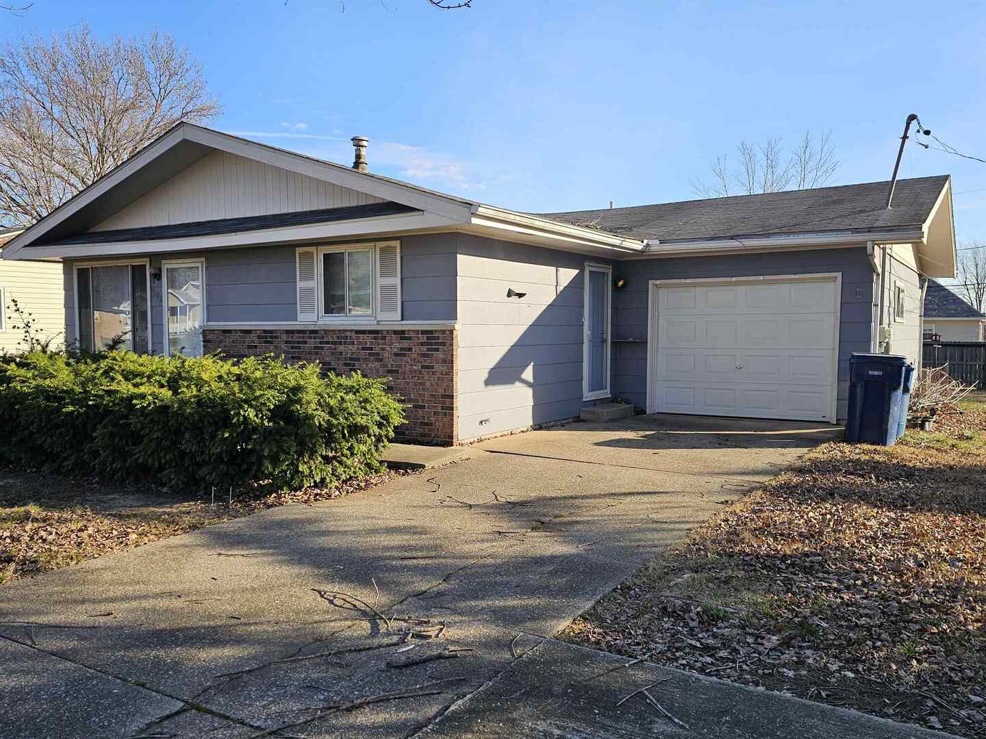 302 Marteeny Street Mount Vernon, IL 62864 - Photo 1 of 15