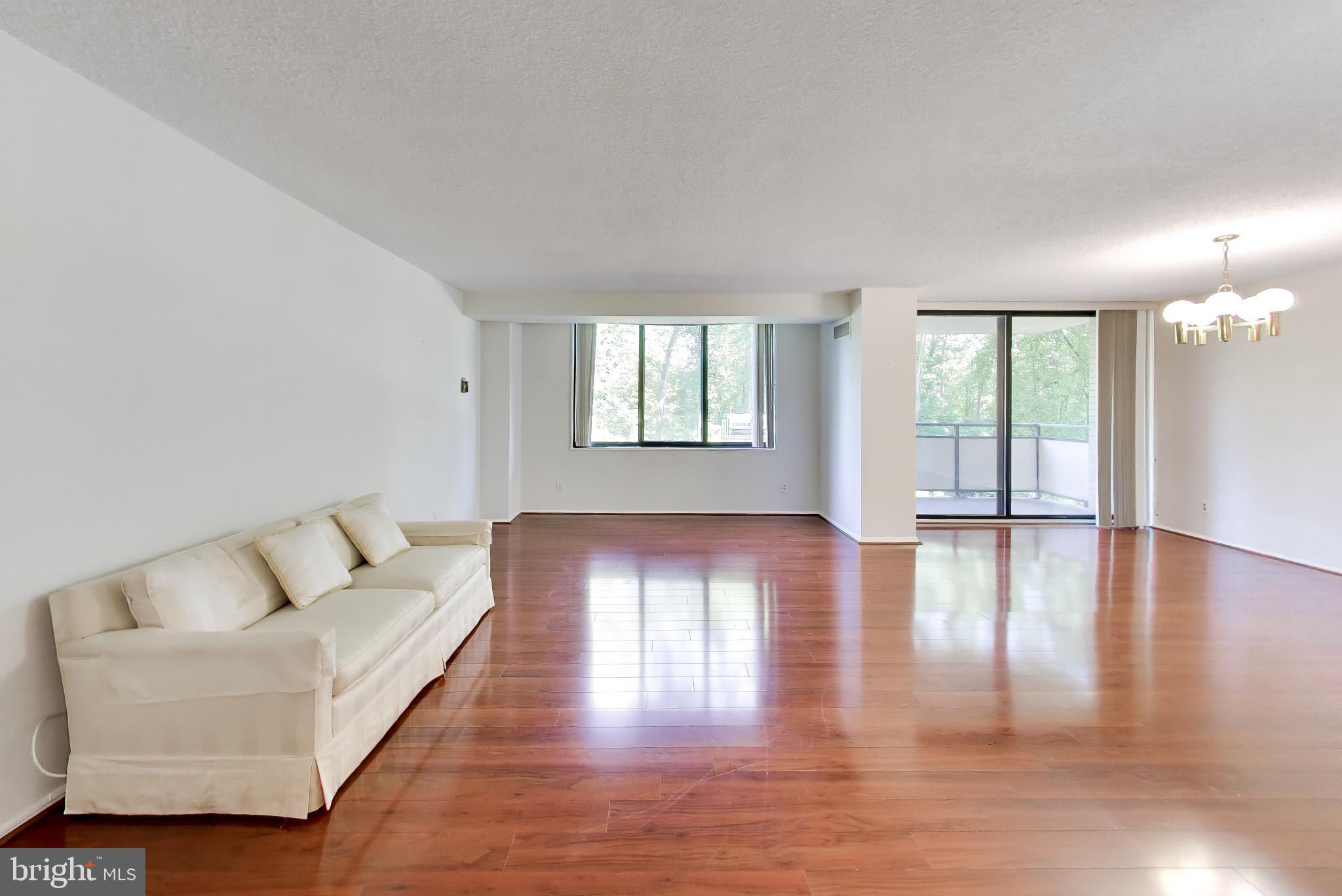 5225 Pooks Hill Road, Unit 220N Bethesda, MD 20814 - Photo 17 of 51 LIVING/DINING ROOMS
