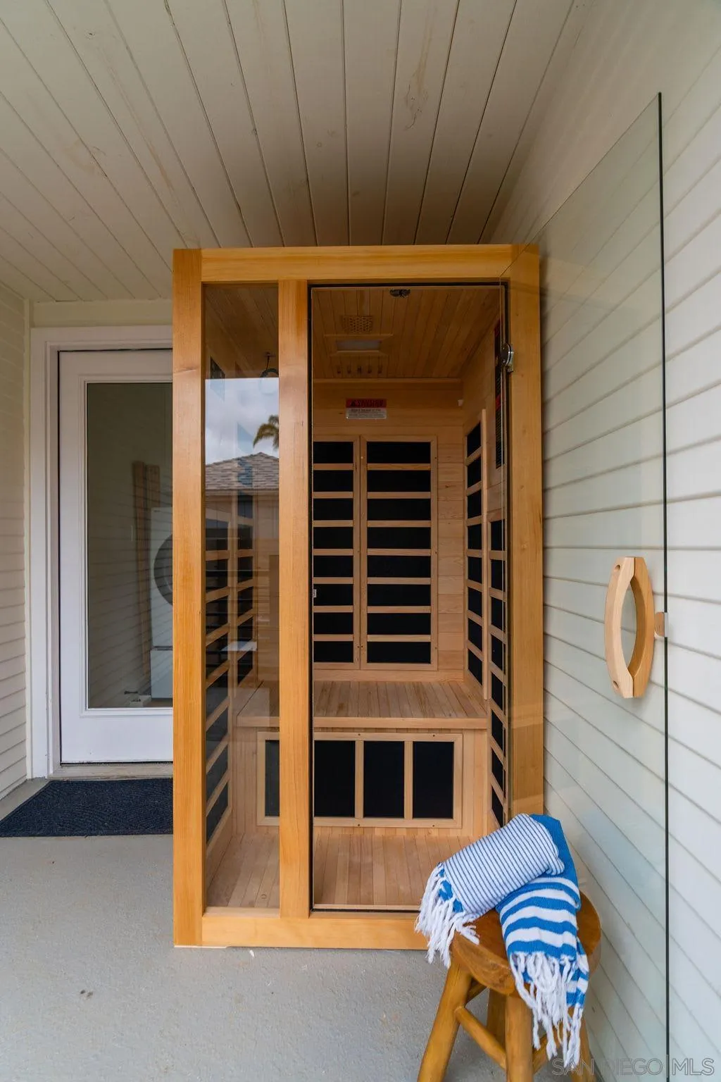 725 Pennsylvania Avenue San Diego, CA 92103 - Photo 12 of 64 a view of entryway door