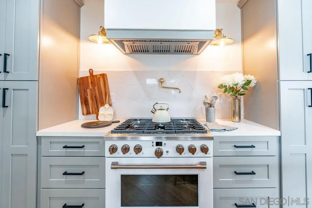 725 Pennsylvania Avenue San Diego, CA 92103 - Photo 29 of 64 a kitchen with a stove and cabinets