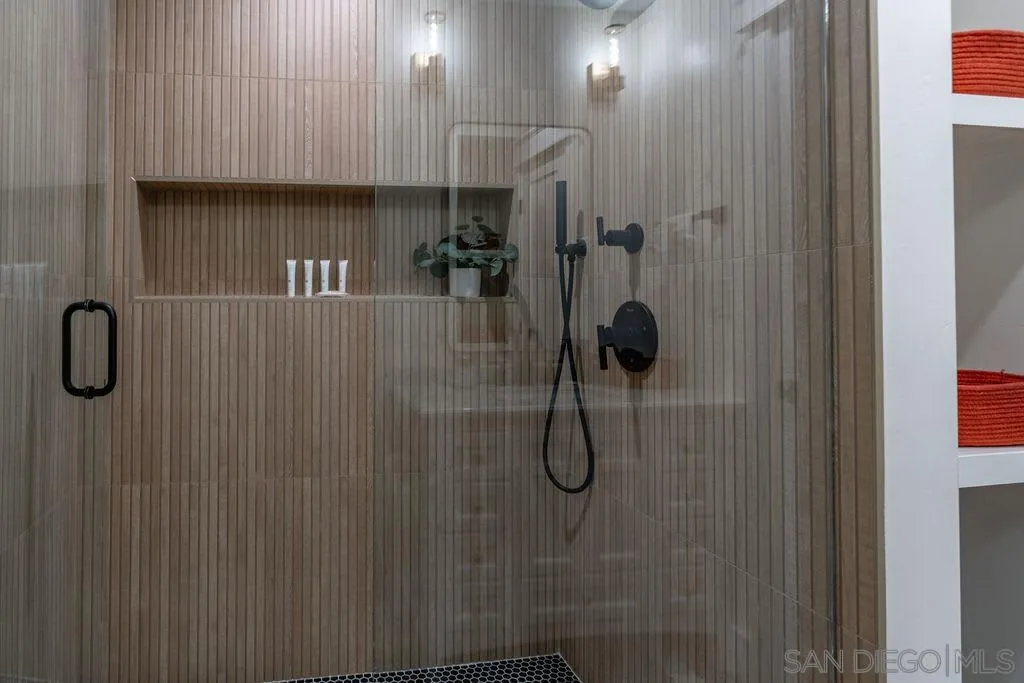 725 Pennsylvania Avenue San Diego, CA 92103 - Photo 40 of 64 a bathroom with a shower