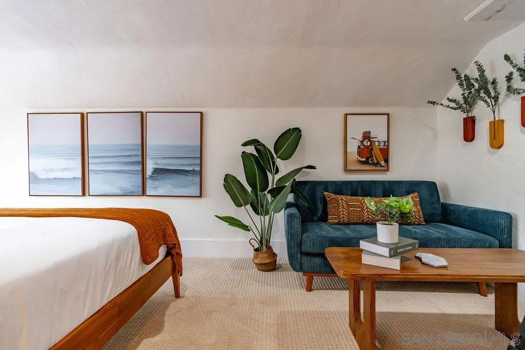 725 Pennsylvania Avenue San Diego, CA 92103 - Photo 47 of 64 a living room with furniture and a potted plant