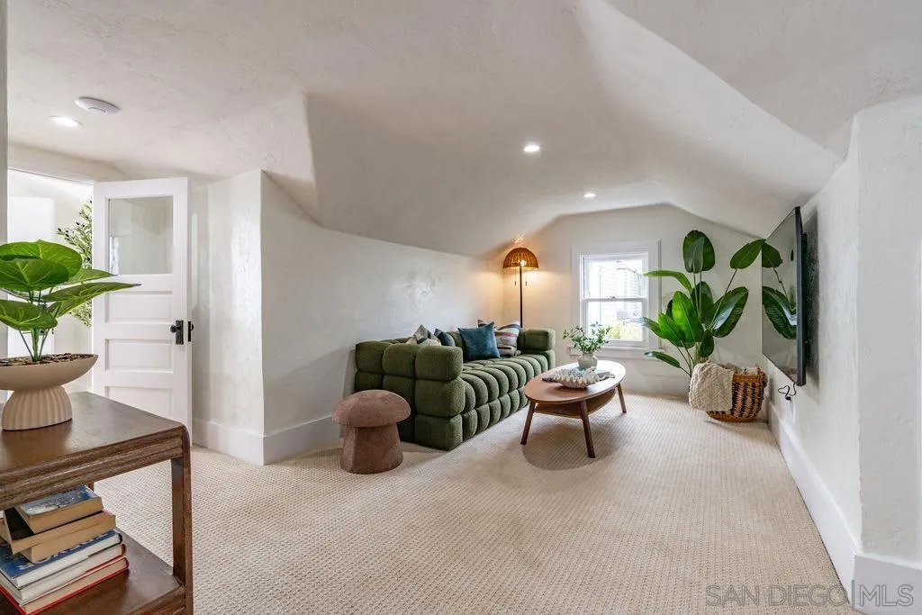 725 Pennsylvania Avenue San Diego, CA 92103 - Photo 49 of 64 a living room with furniture and a potted plant