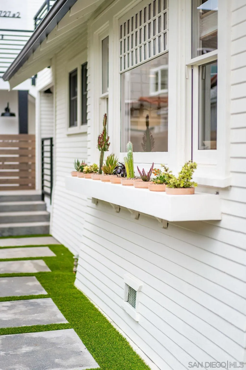 725 Pennsylvania Avenue San Diego, CA 92103 - Photo 63 of 64 a front view of a house with a yard