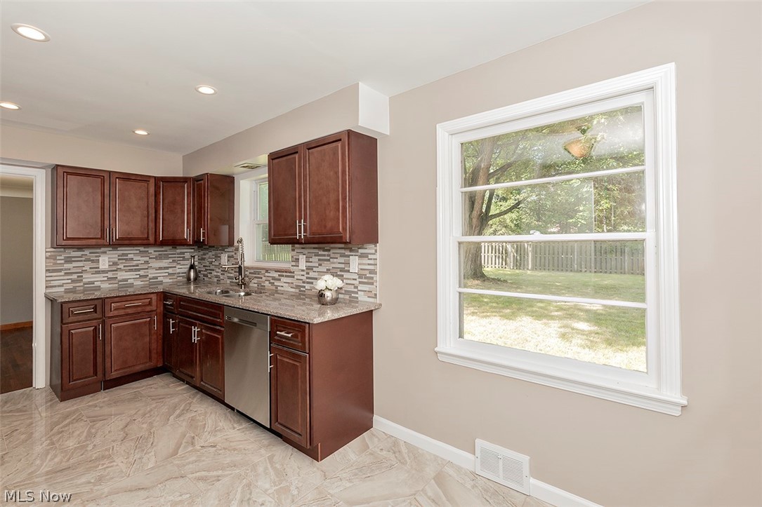 202 Richmond Road Cleveland, OH 44143 - Photo 10 of 35