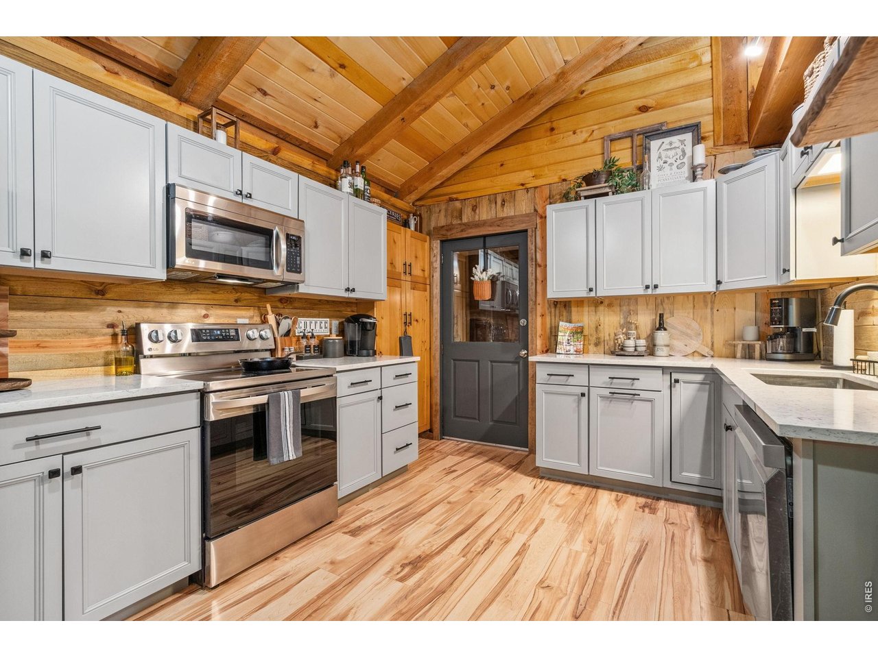 32224 Poudre Canyon Road Bellvue, CO 80512 - Photo 9 of 34