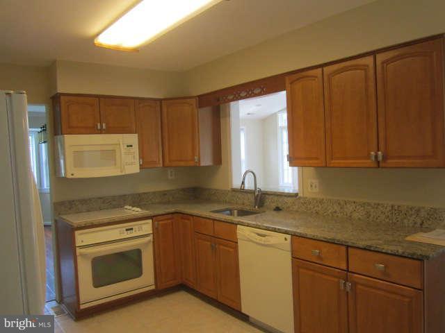 3021 Bluff Point Lane Silver Spring, MD 20906 - Photo 4 of 30 Kitchen