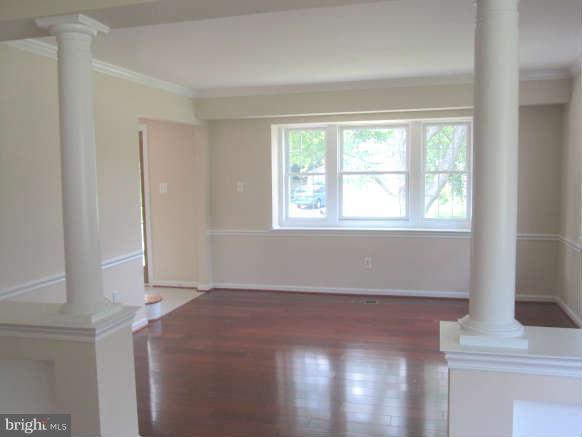 3021 Bluff Point Lane Silver Spring, MD 20906 - Photo 10 of 30 Living Room
